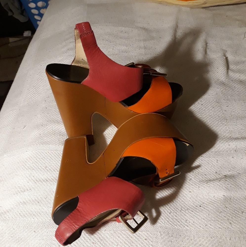 Report Signature Heels